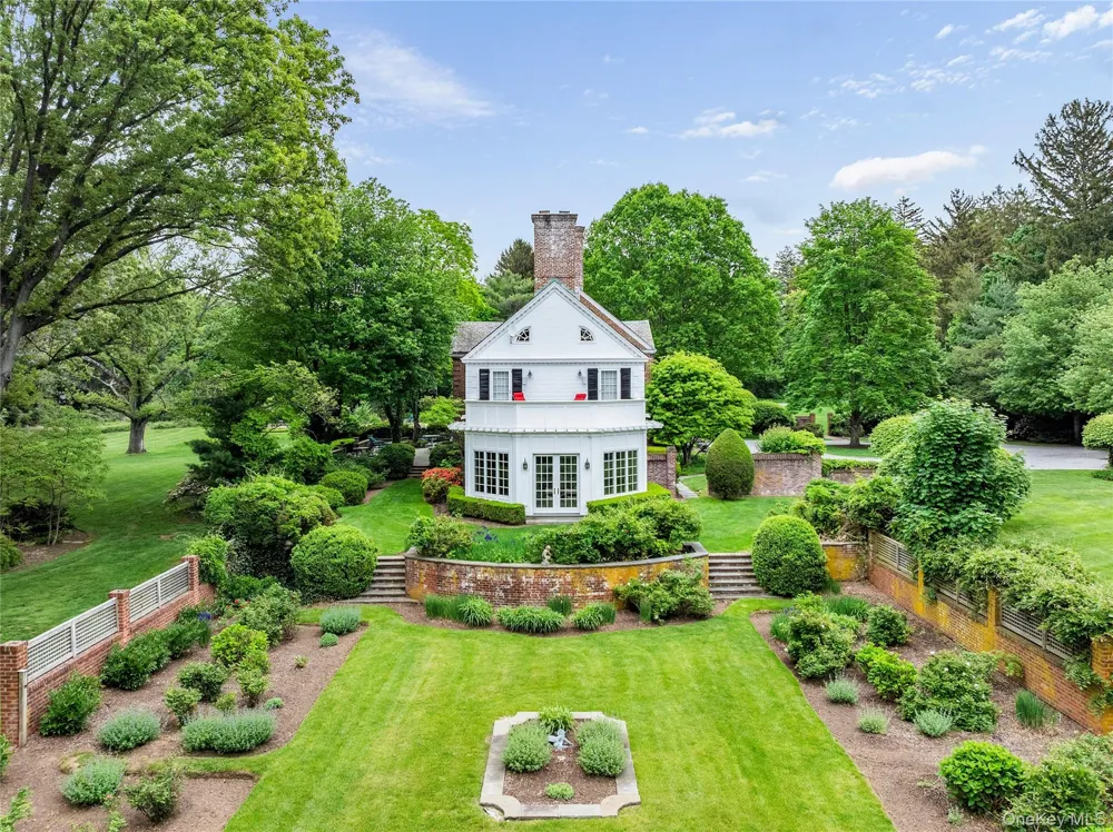 52 Piping Rock Road Locust Valley, NY 11560