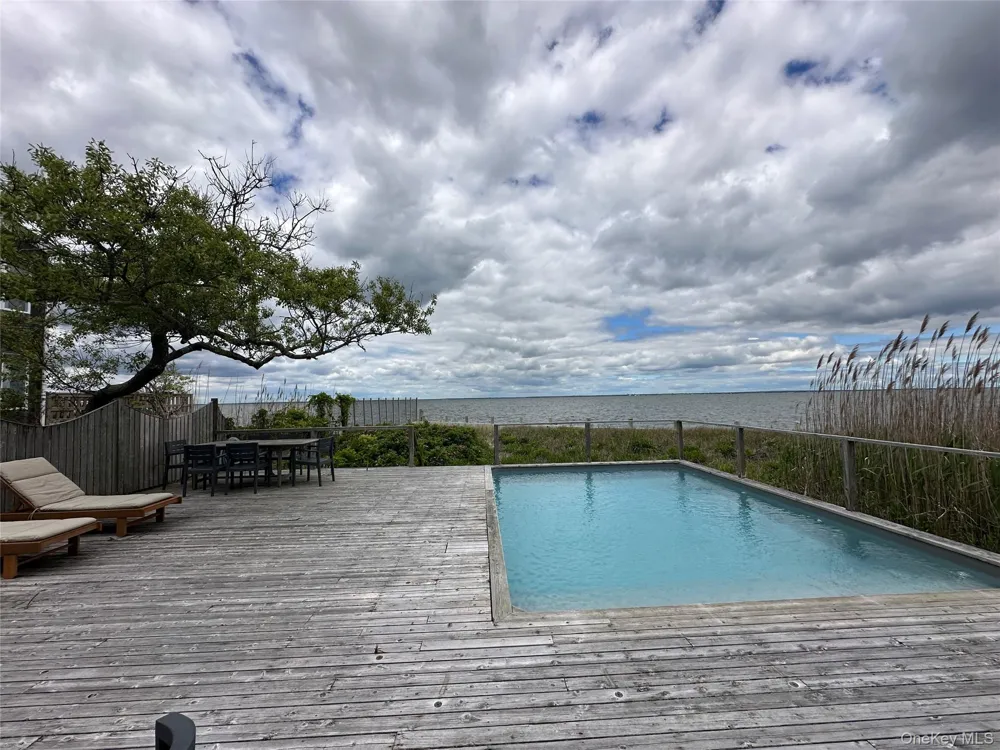 209 Bayview Walk Cherry Grove, NY 11782