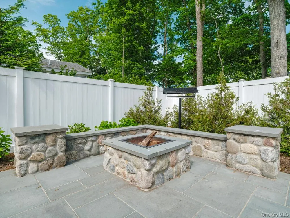 4525 S Harbor Road Southold, NY 11971