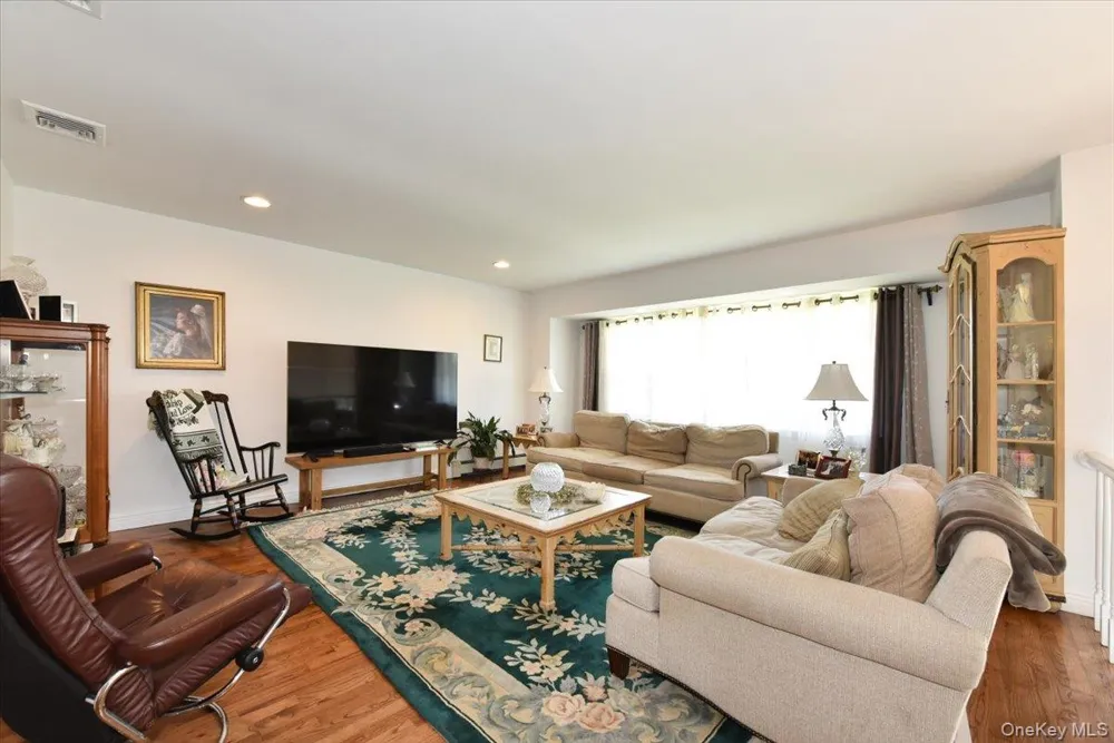 44 Peppermint Road Commack, NY 11725