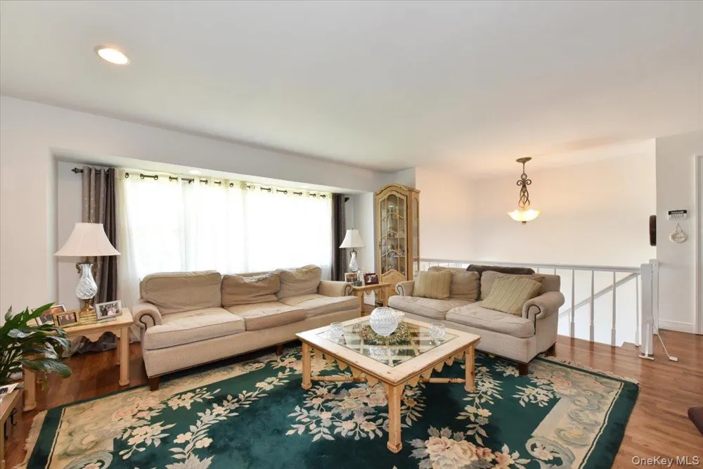 44 Peppermint Road Commack, NY 11725