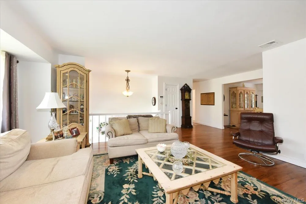 44 Peppermint Road Commack, NY 11725