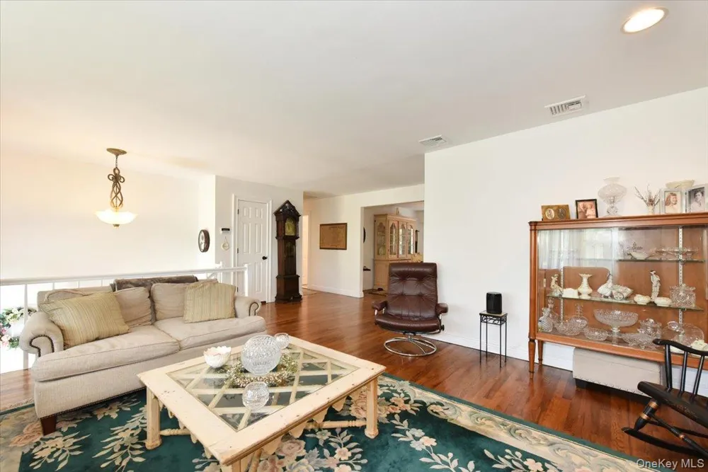 44 Peppermint Road Commack, NY 11725