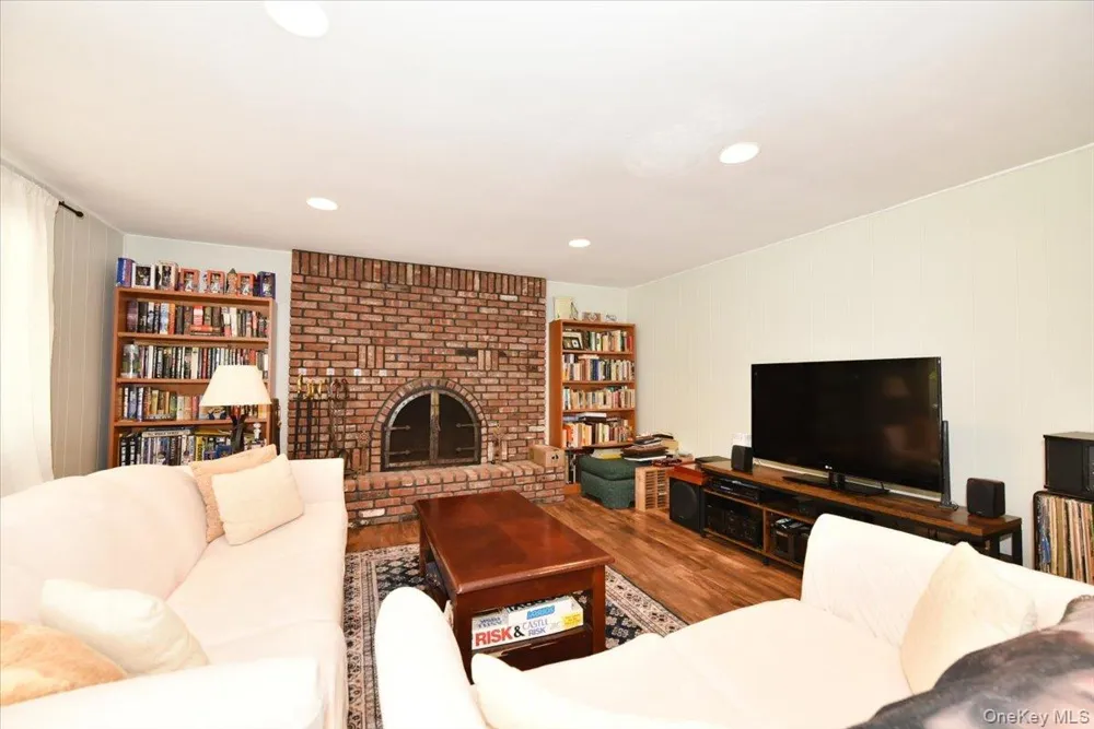 44 Peppermint Road Commack, NY 11725