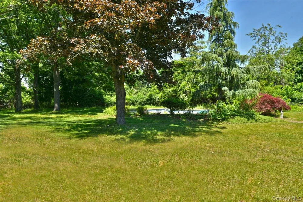 44 Peppermint Road Commack, NY 11725