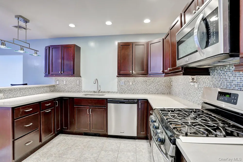 6 Hemlock Lane Thiells, NY 10984