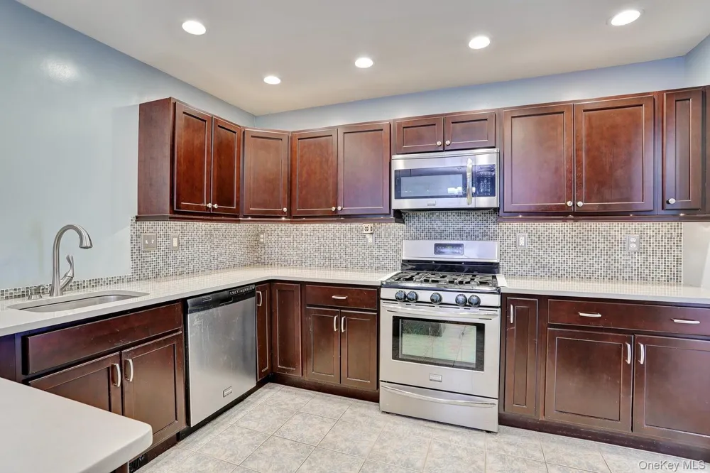 6 Hemlock Lane Thiells, NY 10984