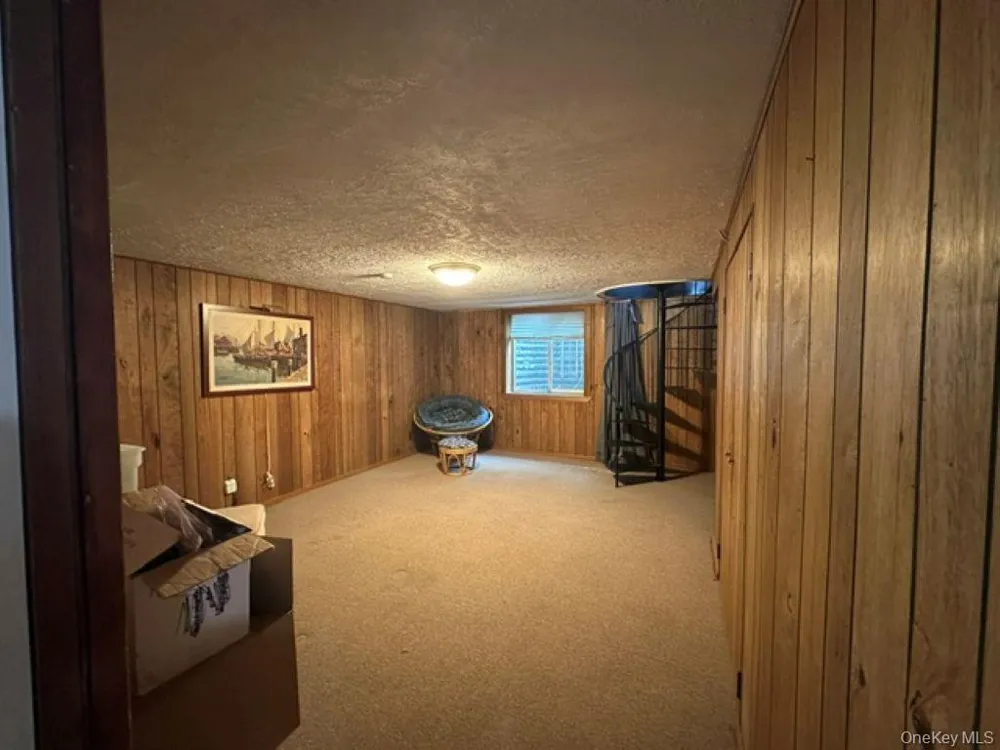 3 Windmill Lane Hampton Bays, NY 11946