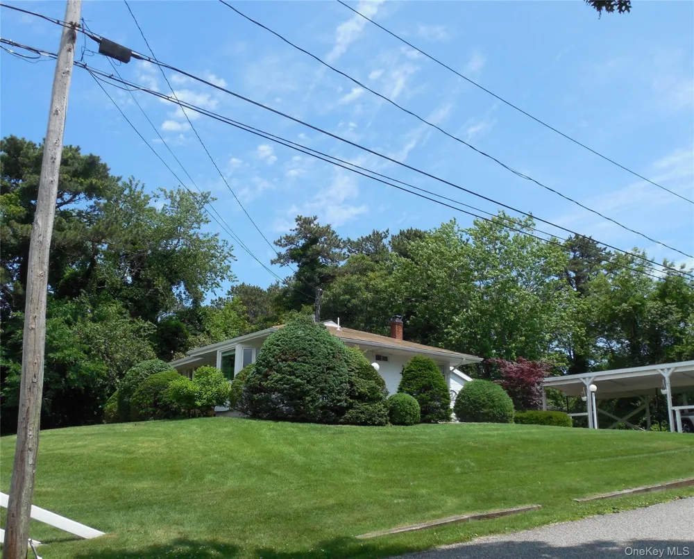 3 Windmill Lane Hampton Bays, NY 11946