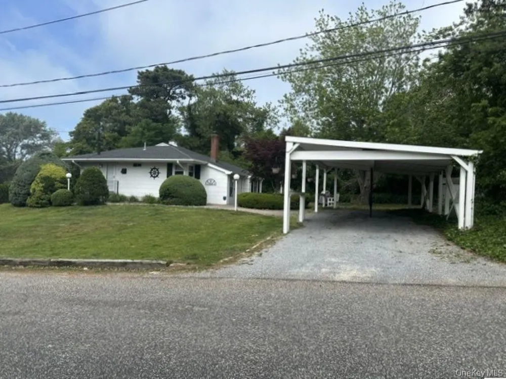 3 Windmill Lane Hampton Bays, NY 11946