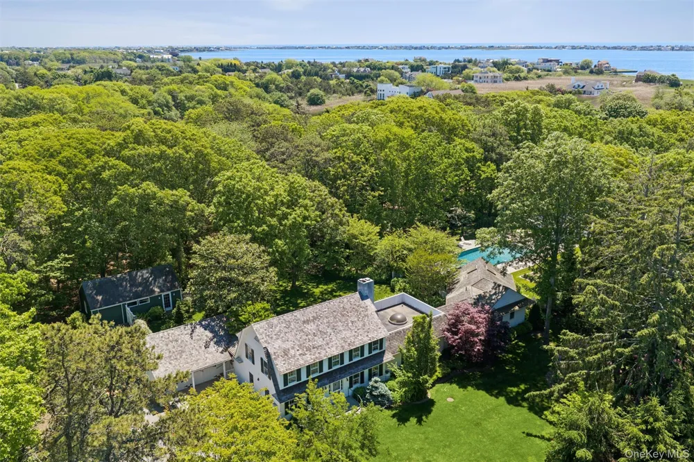 18 Jagger Lane Westhampton, NY 11977