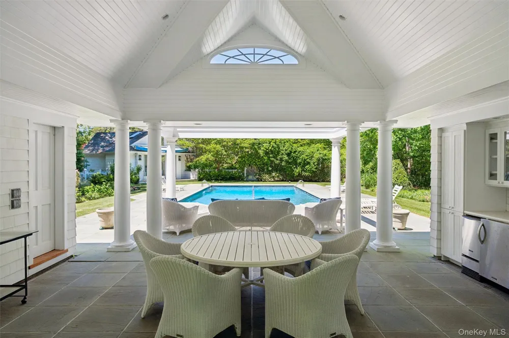 18 Jagger Lane Westhampton, NY 11977