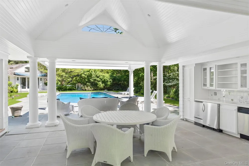 18 Jagger Lane Westhampton, NY 11977