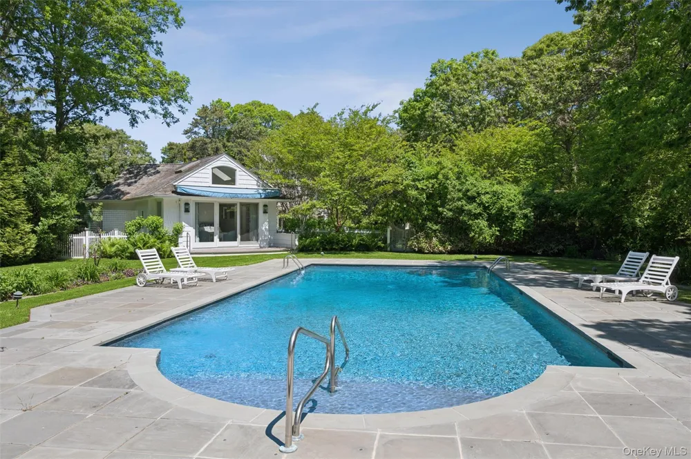 18 Jagger Lane Westhampton, NY 11977