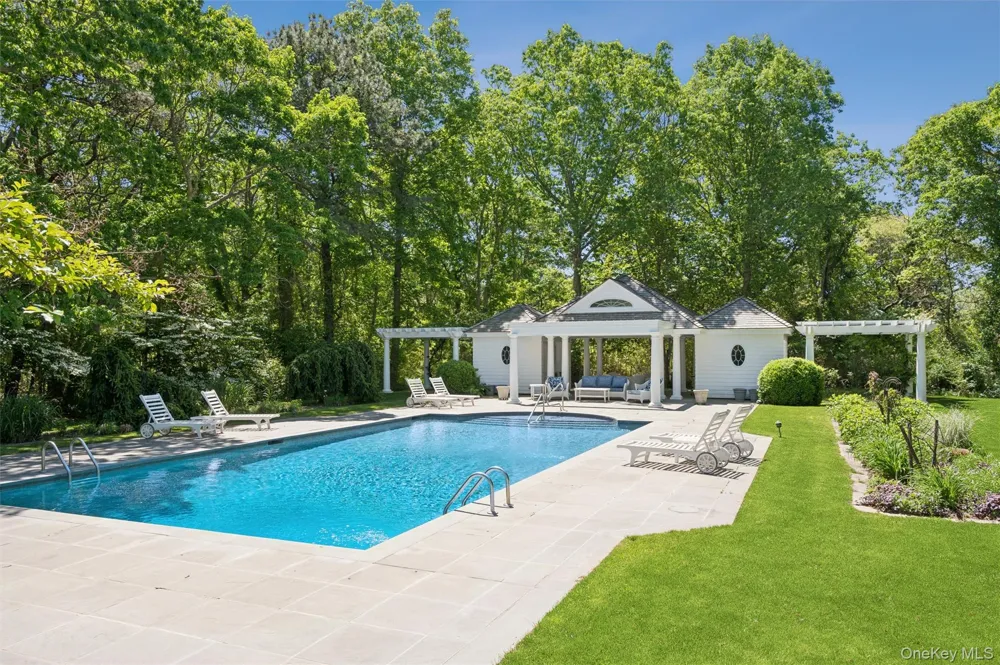 18 Jagger Lane Westhampton, NY 11977