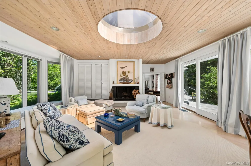 18 Jagger Lane Westhampton, NY 11977