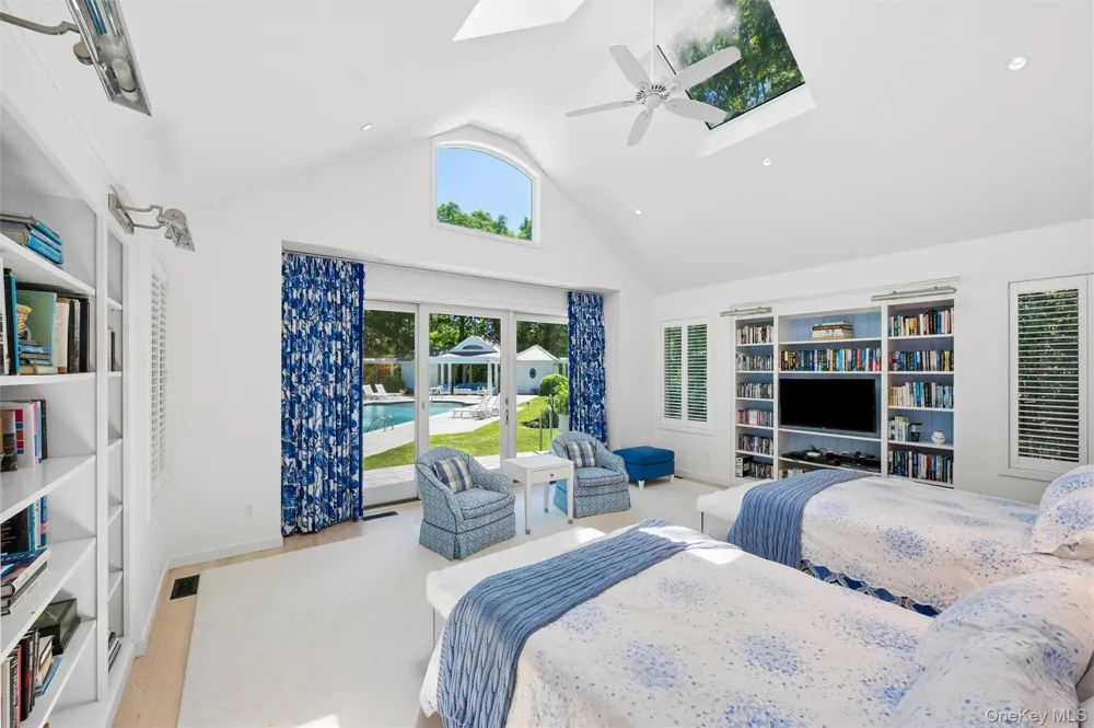 18 Jagger Lane Westhampton, NY 11977