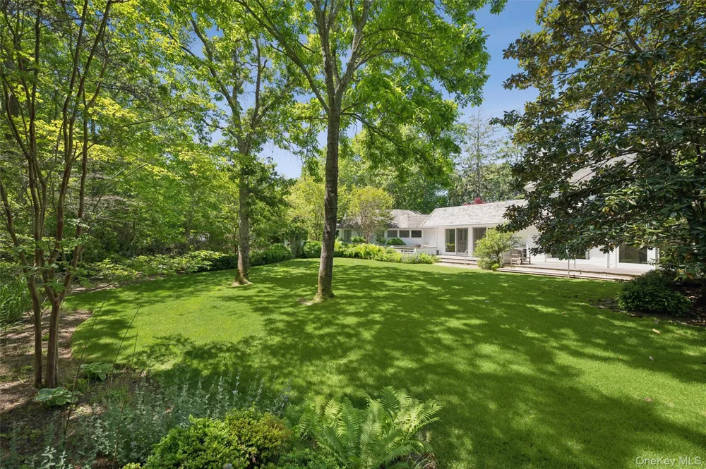 18 Jagger Lane Westhampton, NY 11977