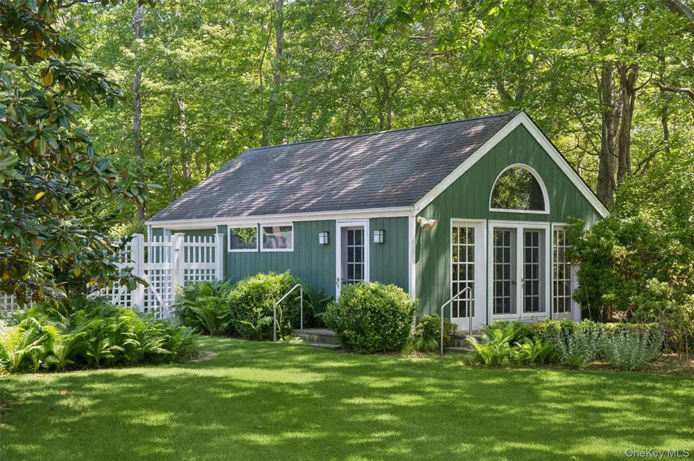18 Jagger Lane Westhampton, NY 11977