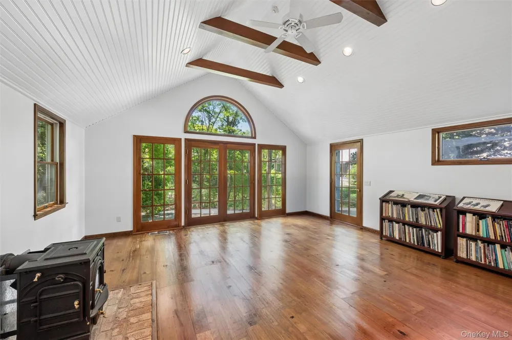 18 Jagger Lane Westhampton, NY 11977