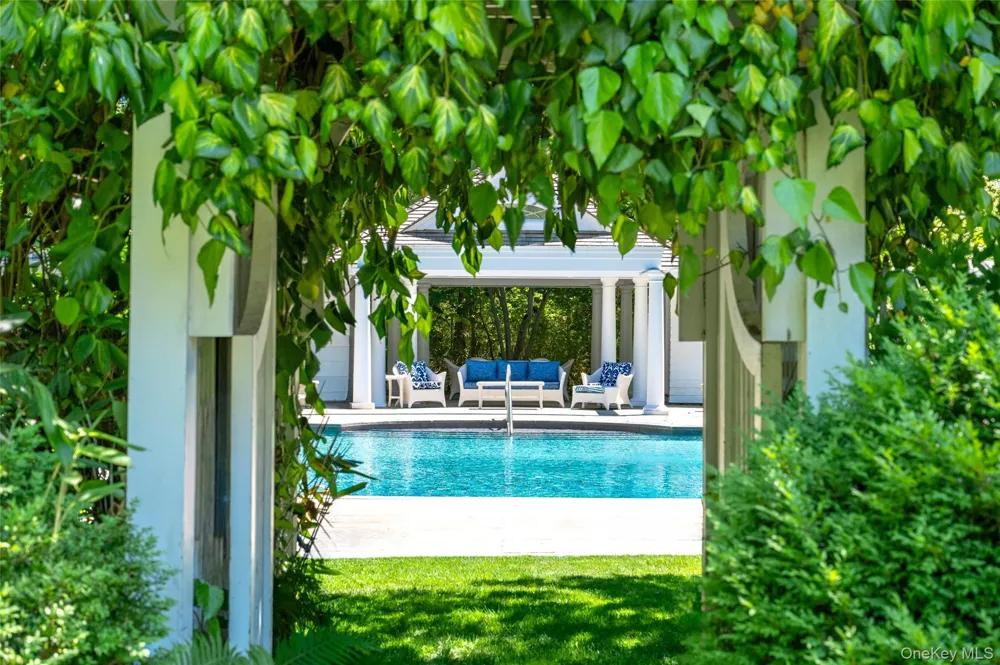 18 Jagger Lane Westhampton, NY 11977