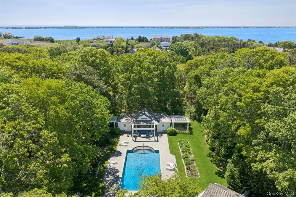 18 Jagger Lane Westhampton, NY 11977