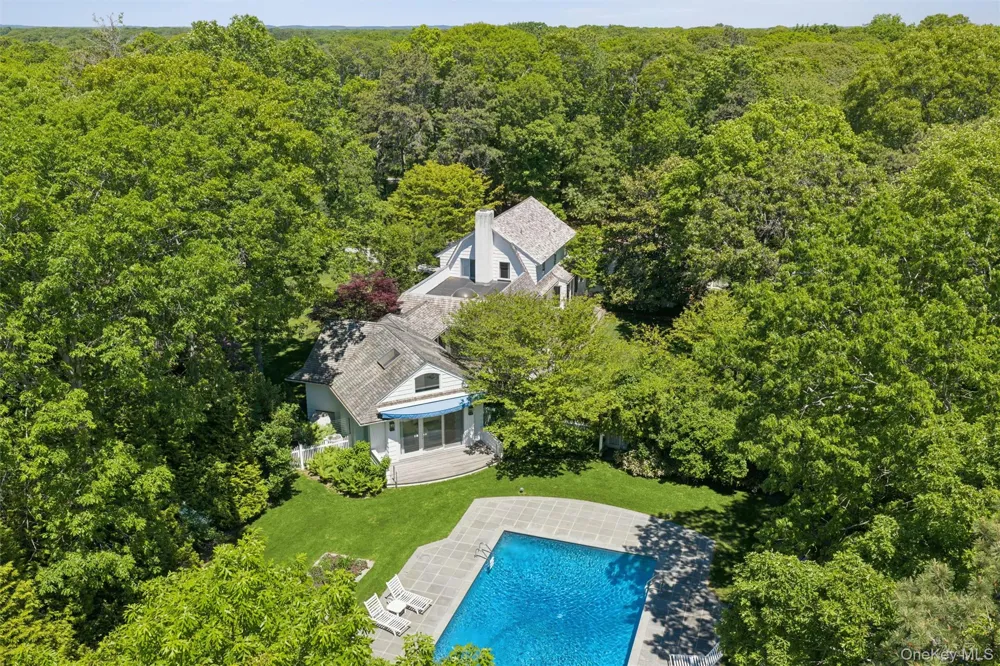 18 Jagger Lane Westhampton, NY 11977