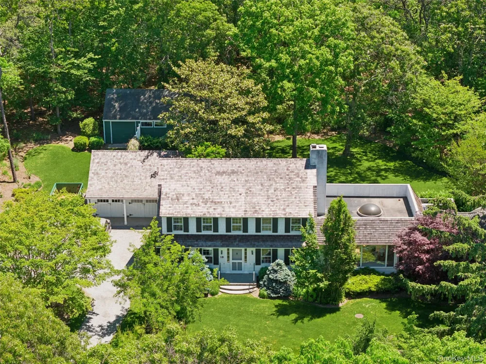18 Jagger Lane Westhampton, NY 11977
