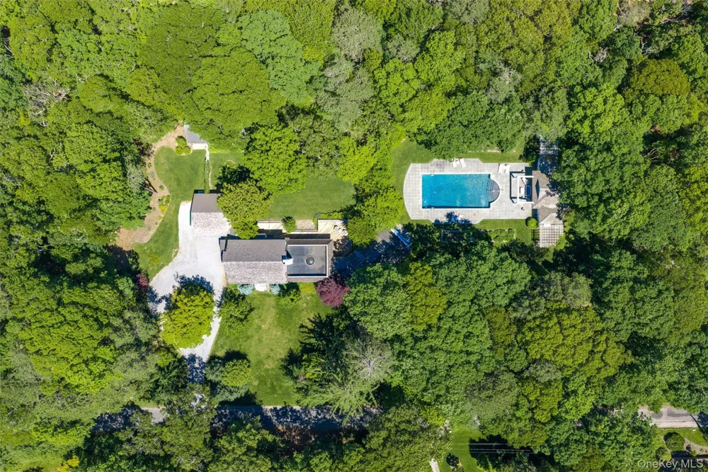 18 Jagger Lane Westhampton, NY 11977