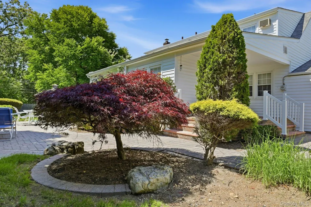 1 Dogwood Street Farmingdale, NY 11735