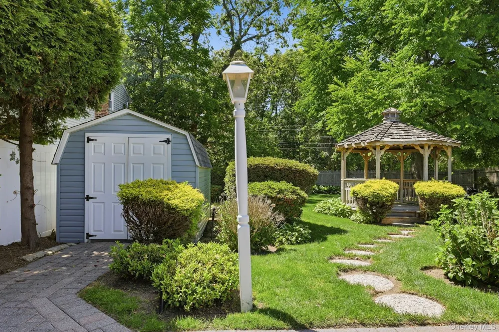 1 Dogwood Street Farmingdale, NY 11735