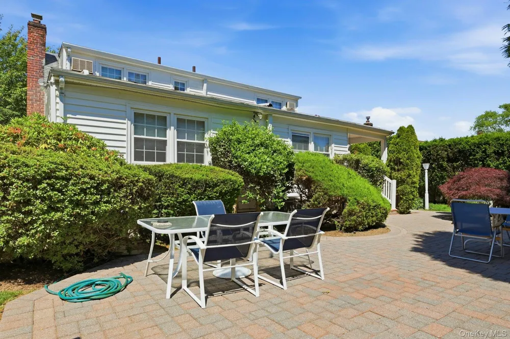 1 Dogwood Street Farmingdale, NY 11735