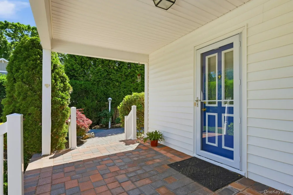 1 Dogwood Street Farmingdale, NY 11735