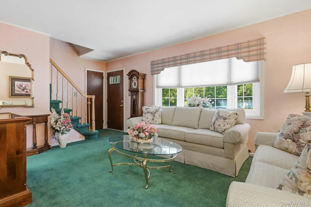 1 Dogwood Street Farmingdale, NY 11735