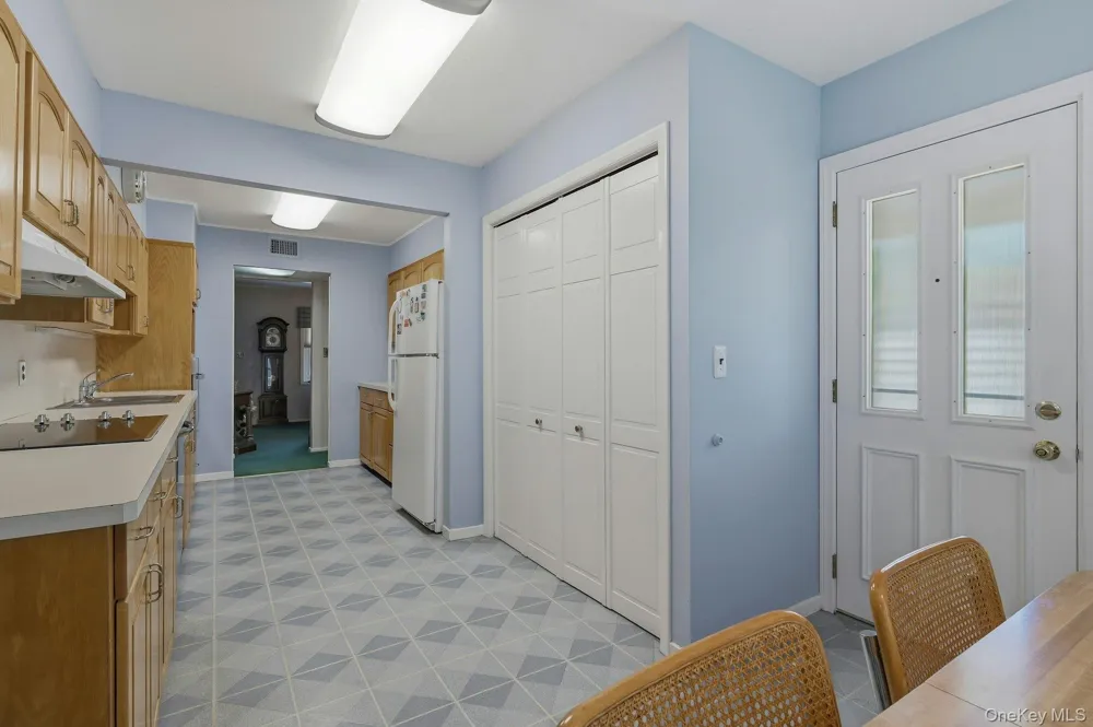 1 Dogwood Street Farmingdale, NY 11735