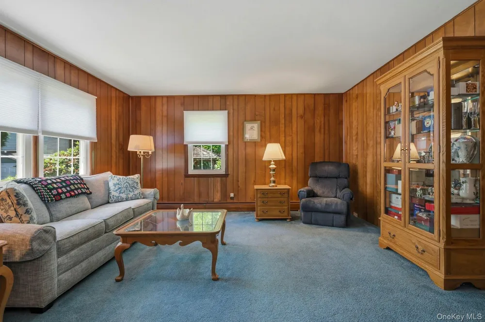 1 Dogwood Street Farmingdale, NY 11735