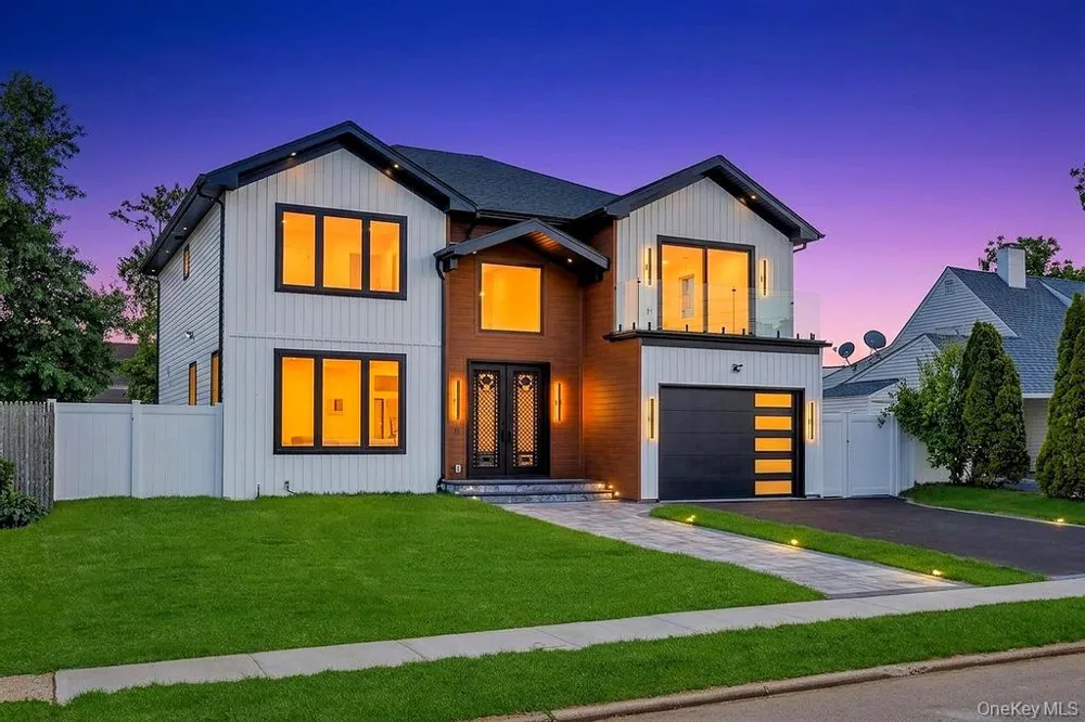 8 Table Lane Hicksville, NY 11801