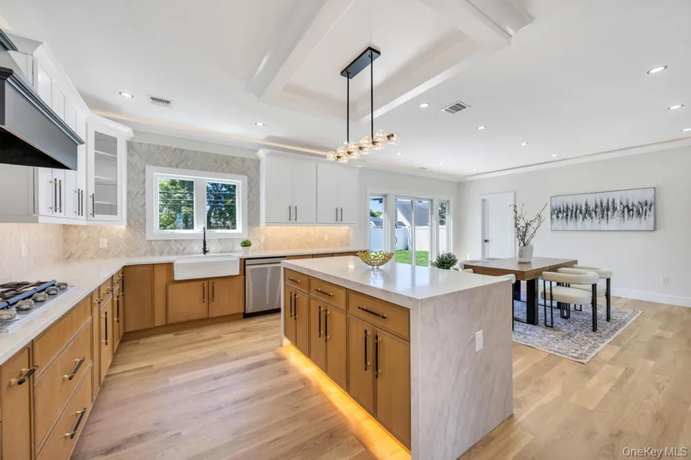 8 Table Lane Hicksville, NY 11801
