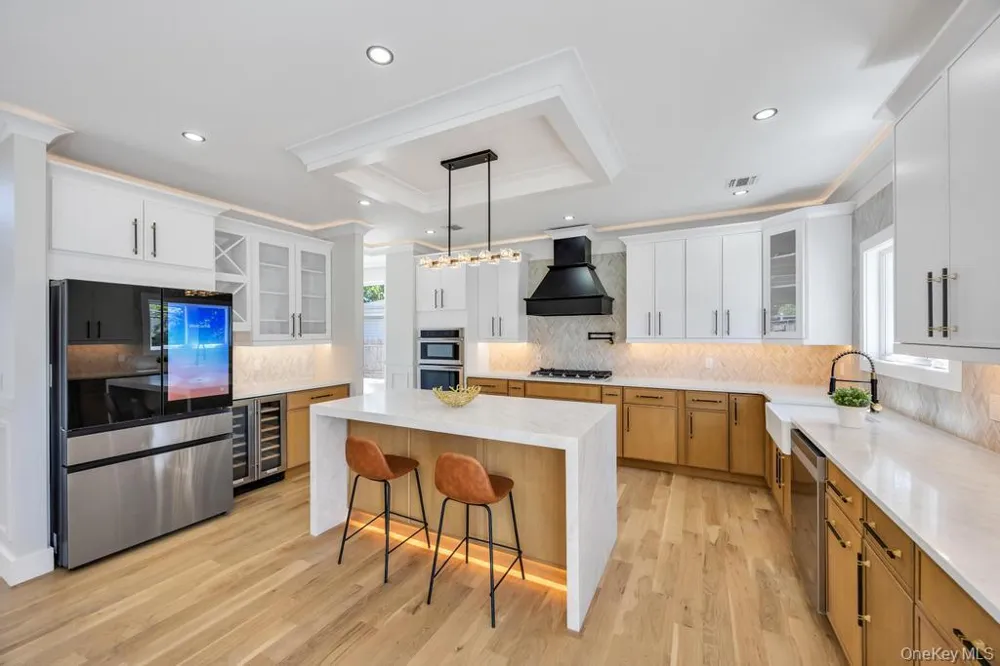 8 Table Lane Hicksville, NY 11801