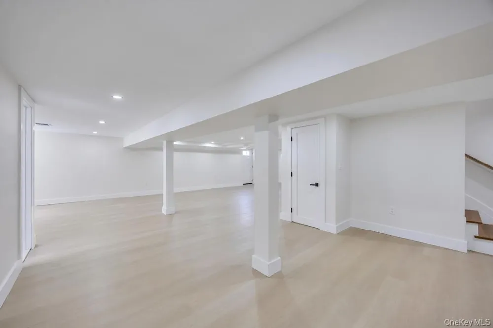 8 Table Lane Hicksville, NY 11801