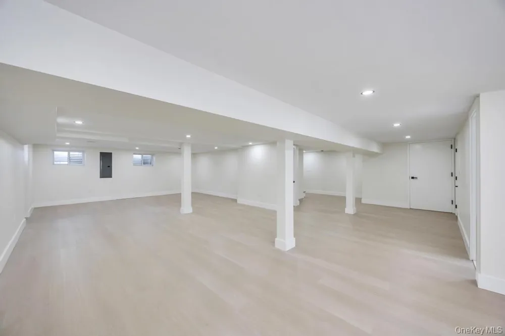 8 Table Lane Hicksville, NY 11801