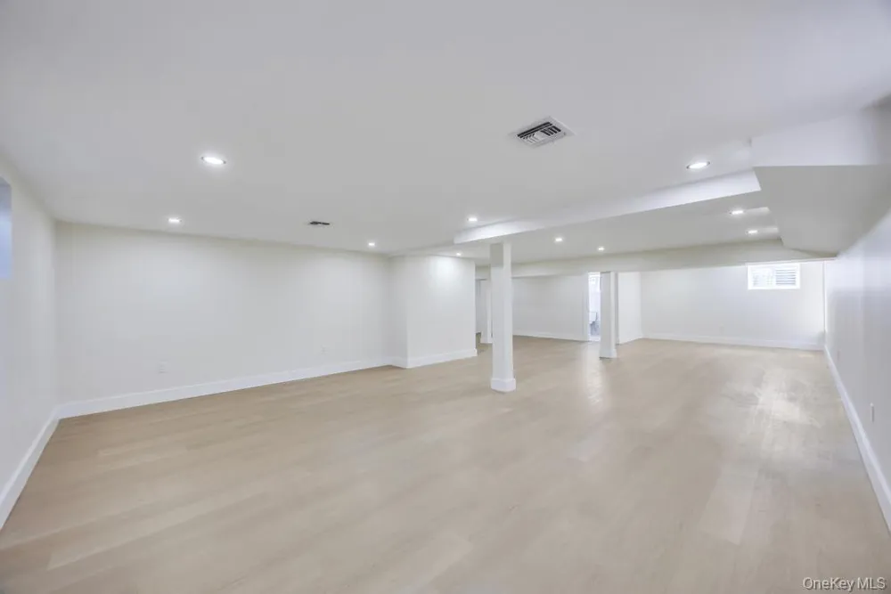 8 Table Lane Hicksville, NY 11801