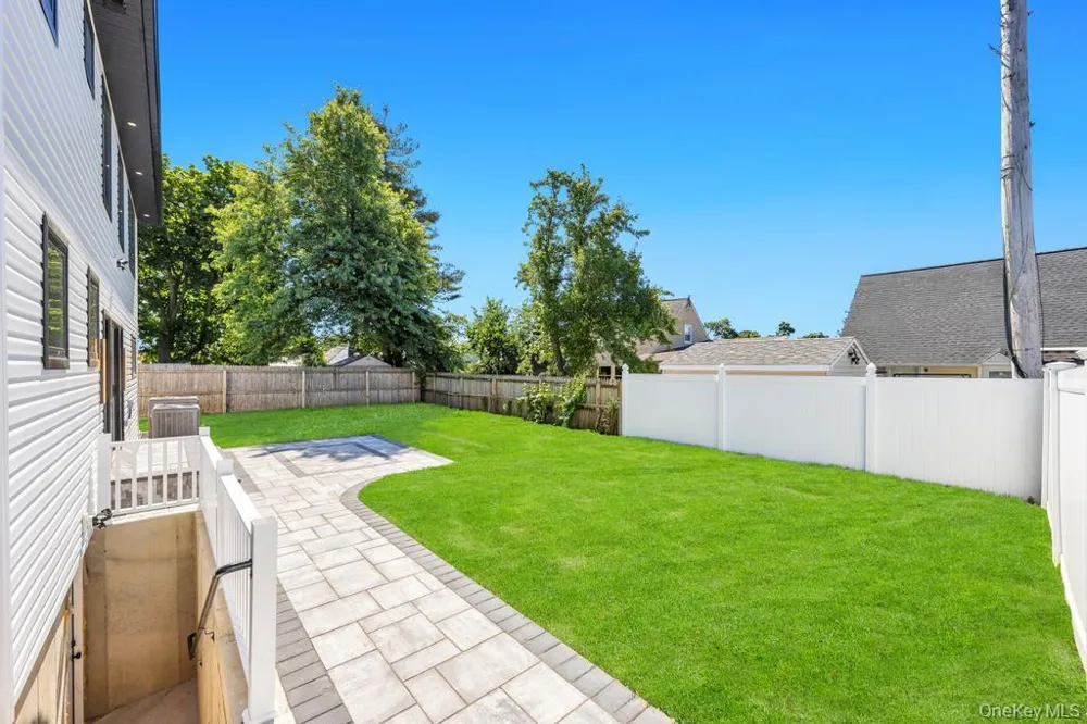 8 Table Lane Hicksville, NY 11801