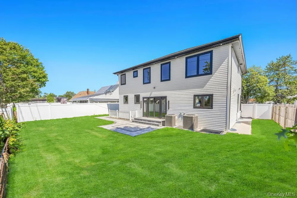 8 Table Lane Hicksville, NY 11801