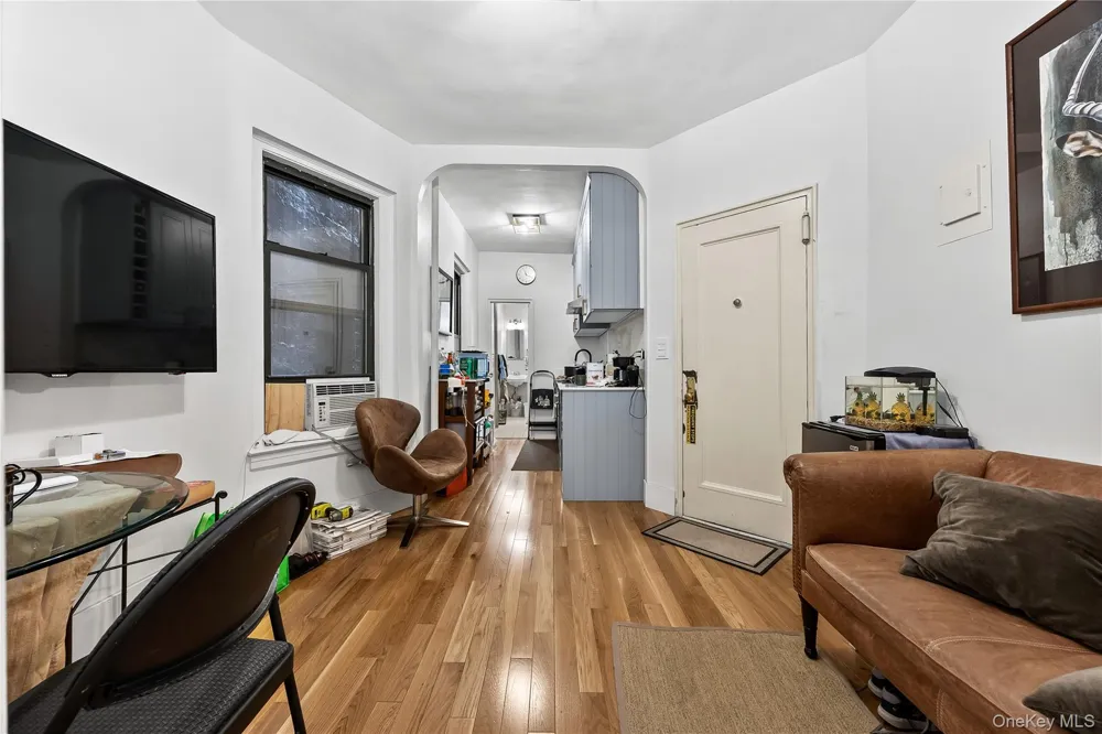 228 W 17th Street #2A New York (Manhattan), NY 10011