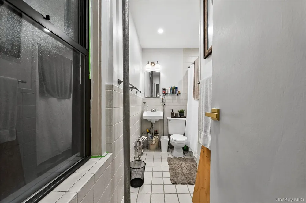 228 W 17th Street #2A New York (Manhattan), NY 10011