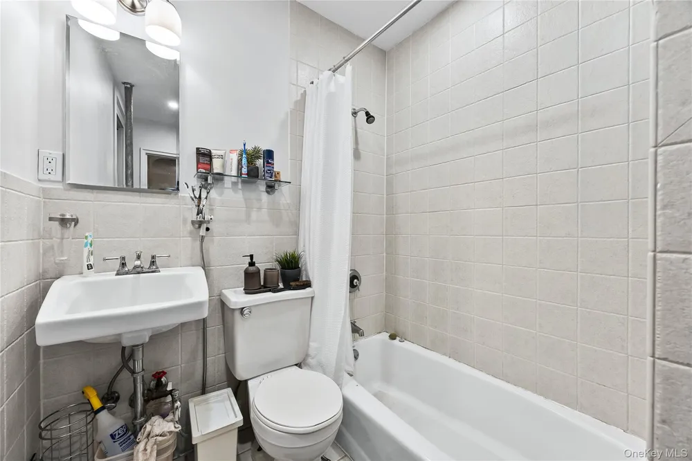 228 W 17th Street #2A New York (Manhattan), NY 10011