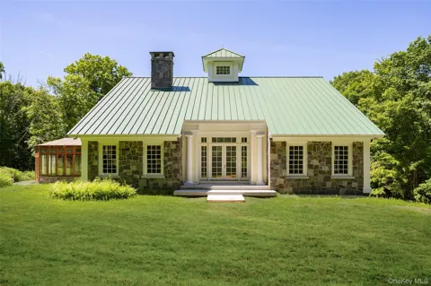 46 Hoxie Road