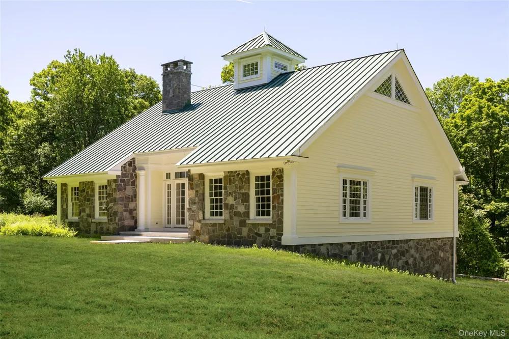 46 Hoxie Road Millbrook, NY 12545