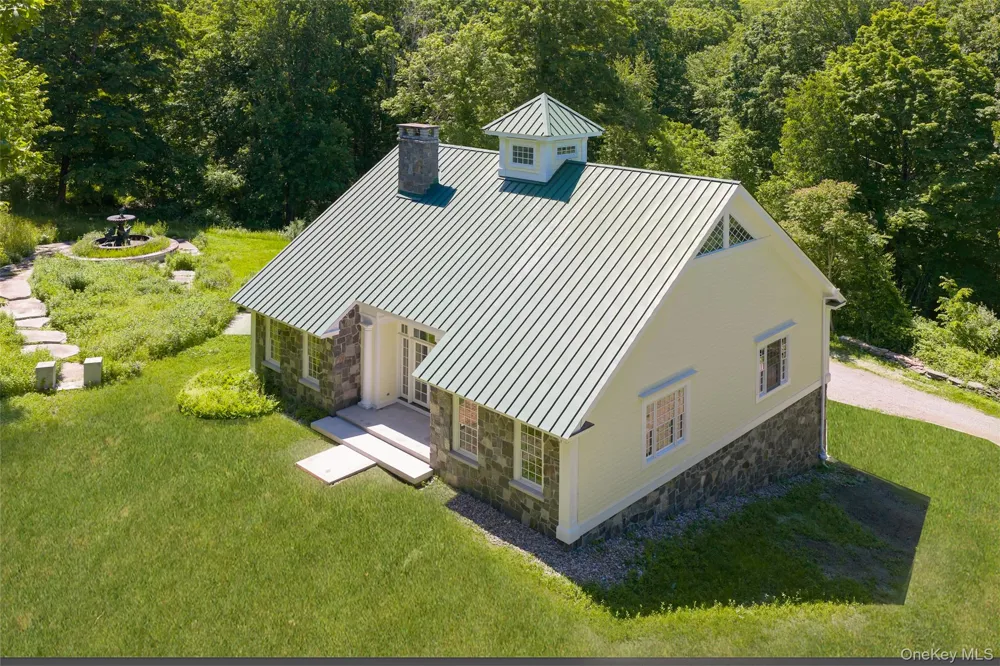 46 Hoxie Road Millbrook, NY 12545